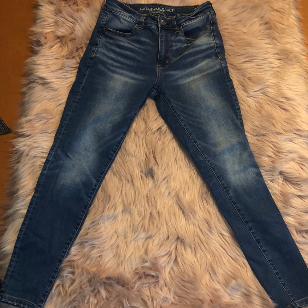 Size 6. Medium wash. High rise jeans.